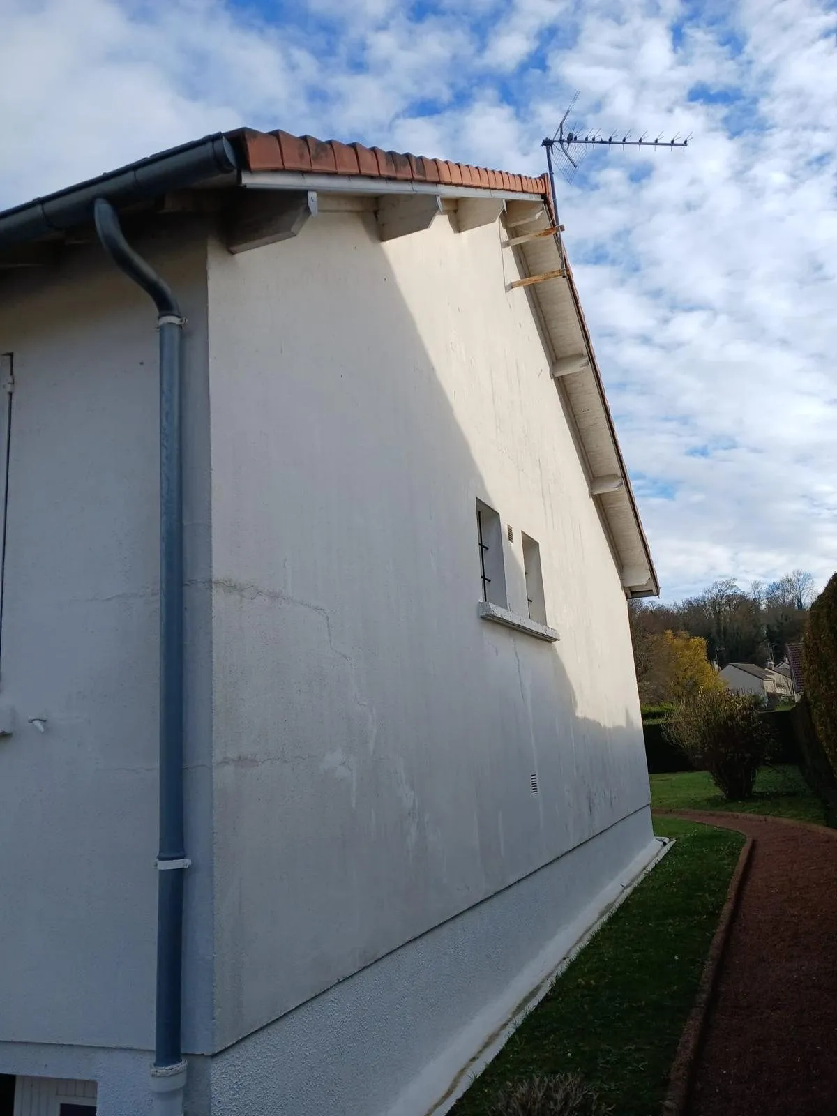 Isolation extérieure : pignon isolé et enduit vu de trois quarts